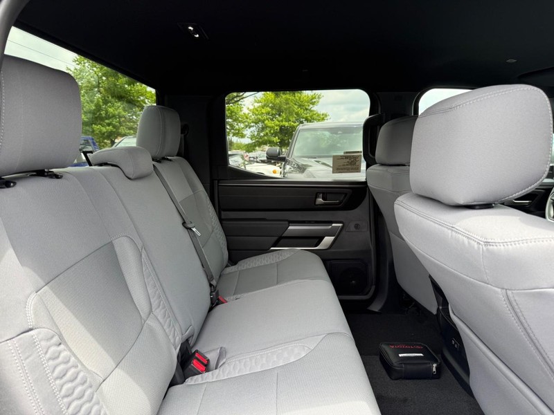 Toyota Tundra 4WD Vehicle Image 04