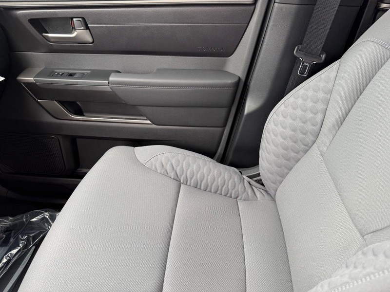 Toyota Tundra 4WD Vehicle Image 14