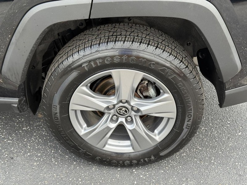 Toyota RAV4 Hybrid Vehicle Image 06