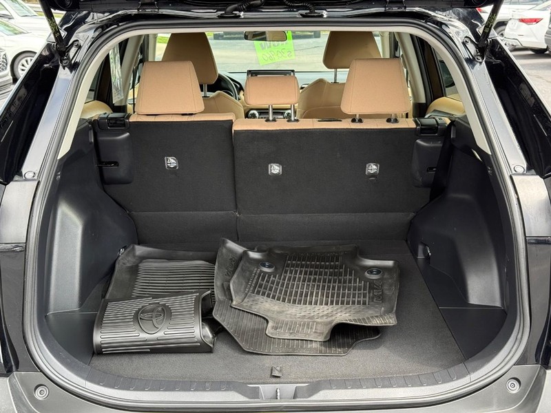 Toyota RAV4 Hybrid Vehicle Image 07