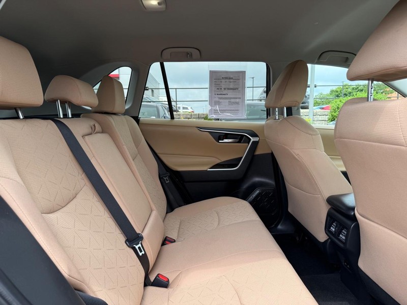 Toyota RAV4 Hybrid Vehicle Image 10