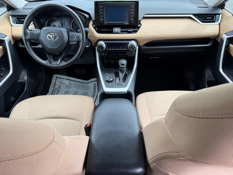Toyota RAV4 Hybrid Vehicle Image 11