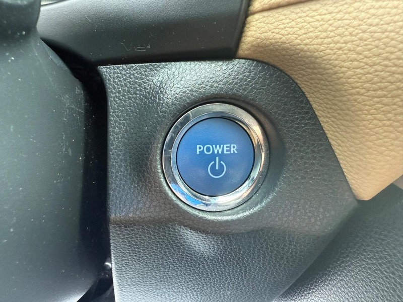 Toyota RAV4 Hybrid Vehicle Image 15