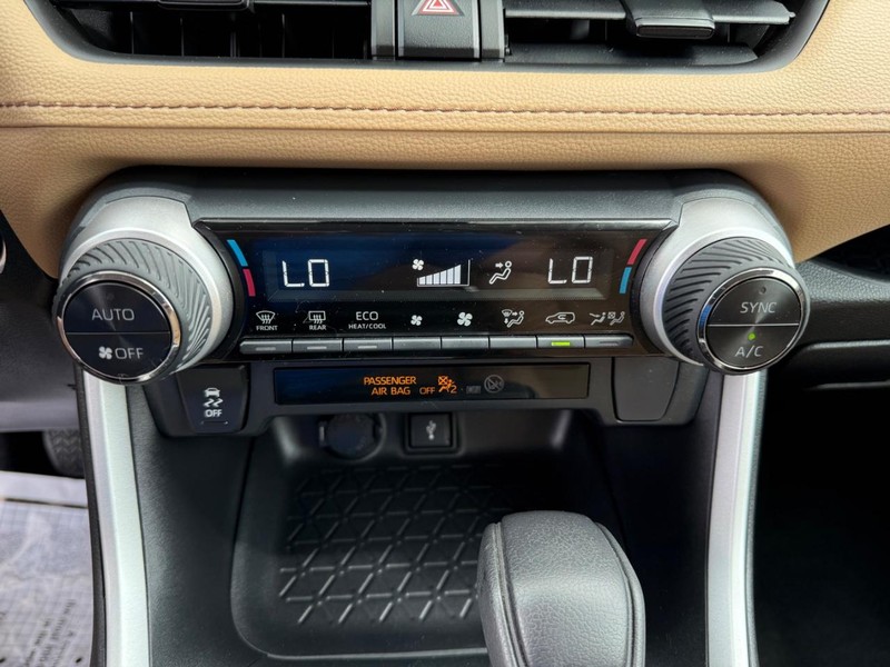 Toyota RAV4 Hybrid Vehicle Image 18