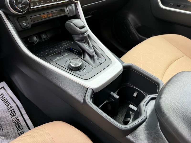 Toyota RAV4 Hybrid Vehicle Image 19