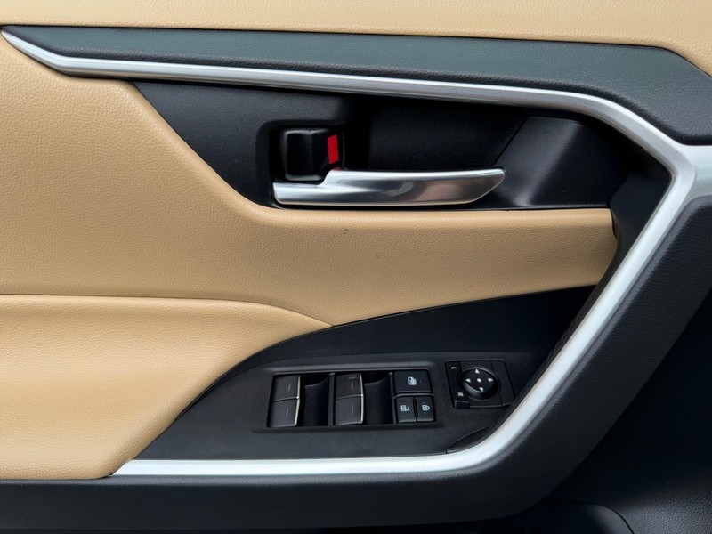 Toyota RAV4 Hybrid Vehicle Image 23