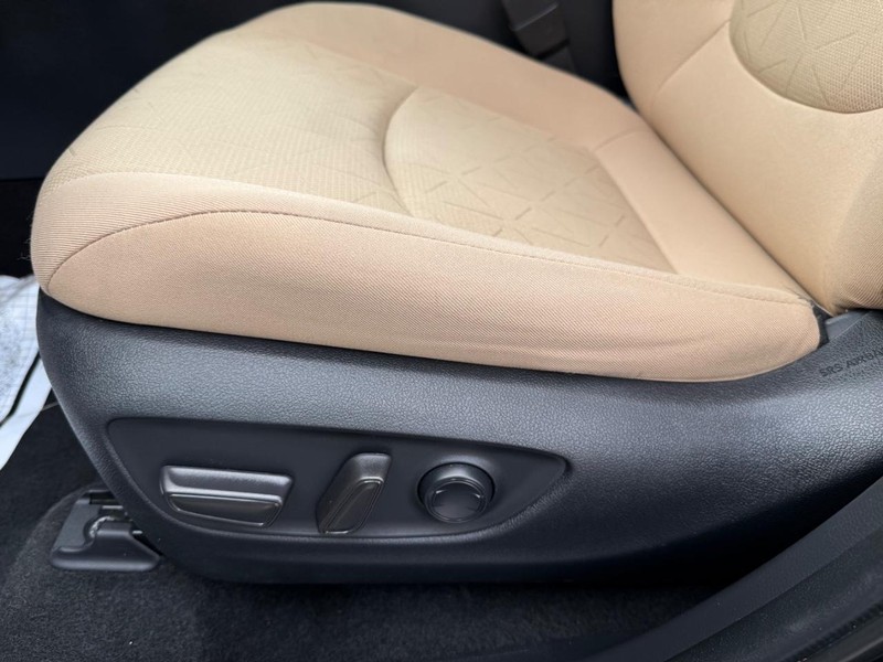 Toyota RAV4 Hybrid Vehicle Image 24