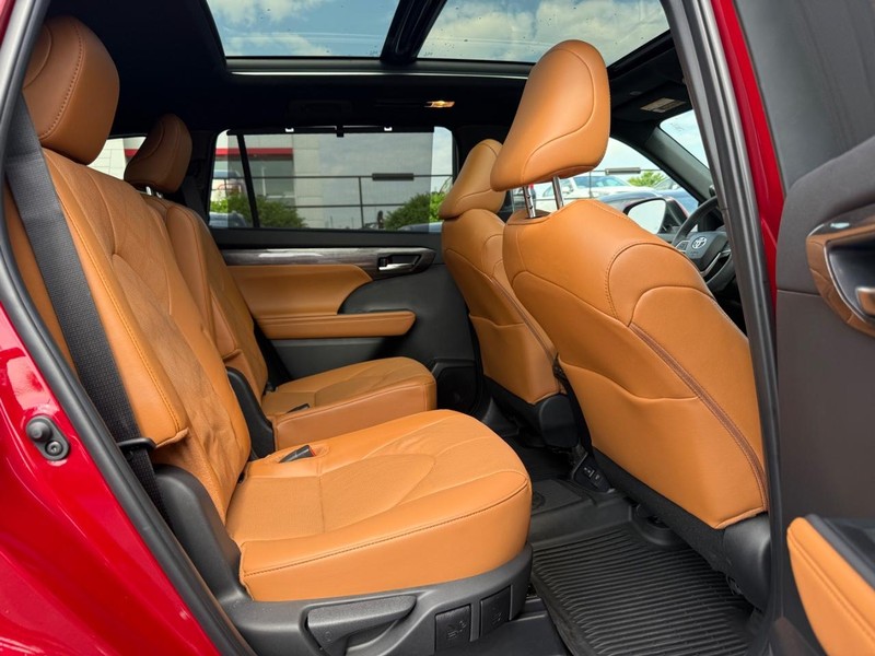 Toyota Highlander Vehicle Image 11