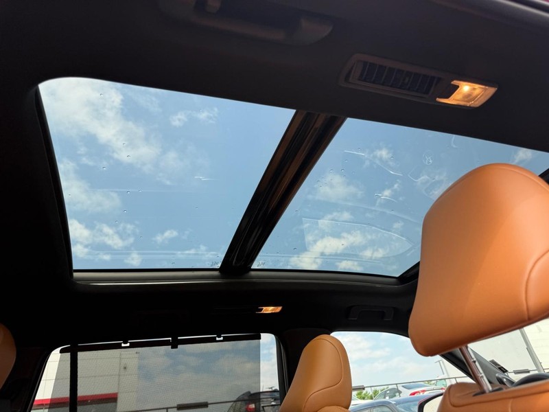 Toyota Highlander Vehicle Image 12
