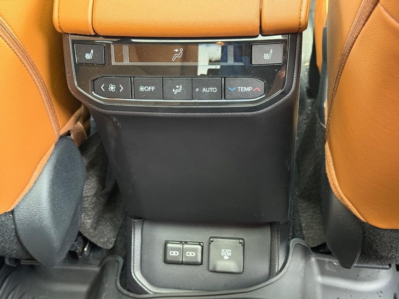 Toyota Highlander Vehicle Image 13