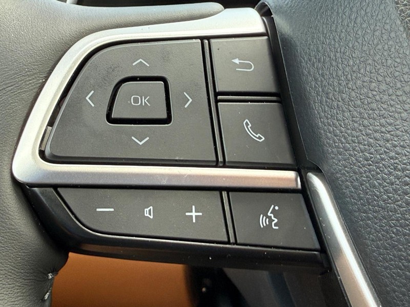 Toyota Highlander Vehicle Image 16