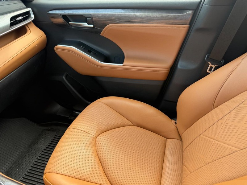 Toyota Highlander Vehicle Image 25