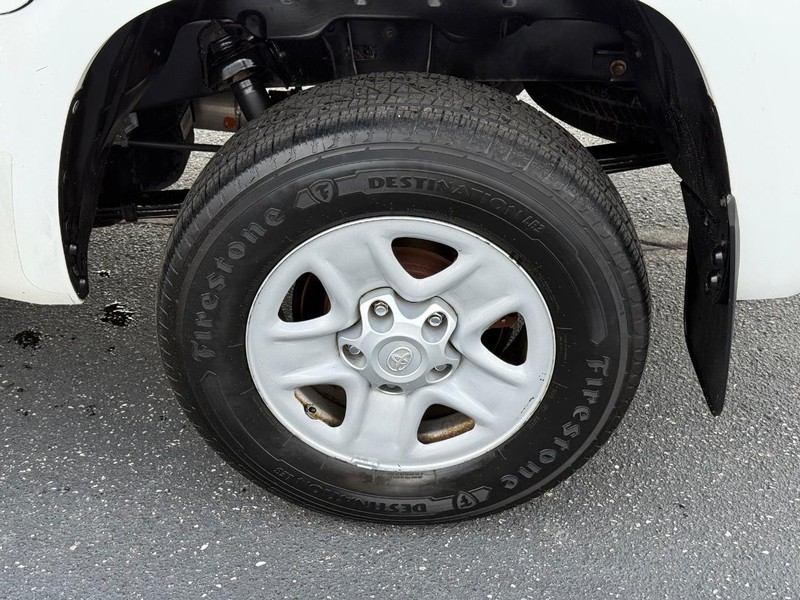 Toyota Tundra 4WD Vehicle Image 06