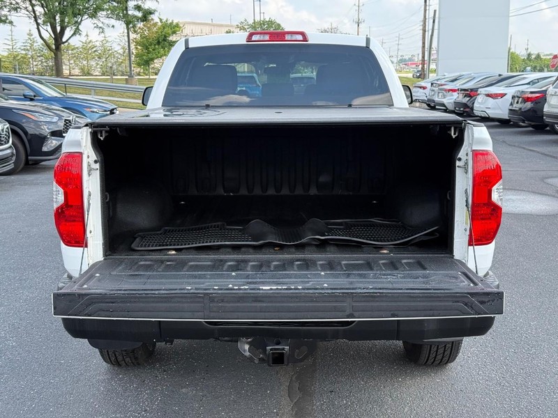Toyota Tundra 4WD Vehicle Image 07
