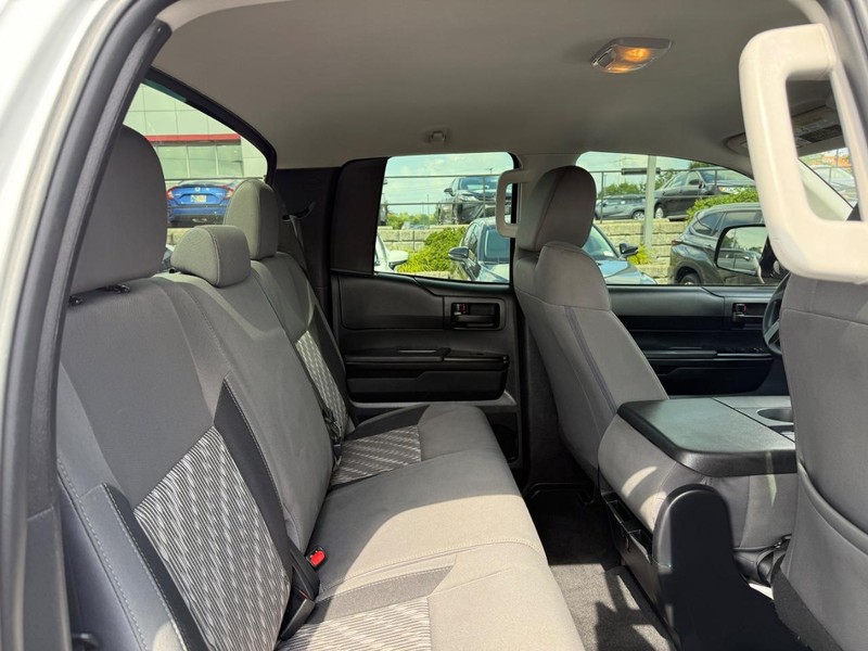 Toyota Tundra 4WD Vehicle Image 10