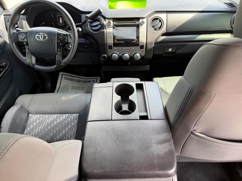 Toyota Tundra 4WD Vehicle Image 11