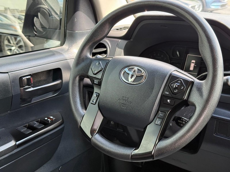 Toyota Tundra 4WD Vehicle Image 12