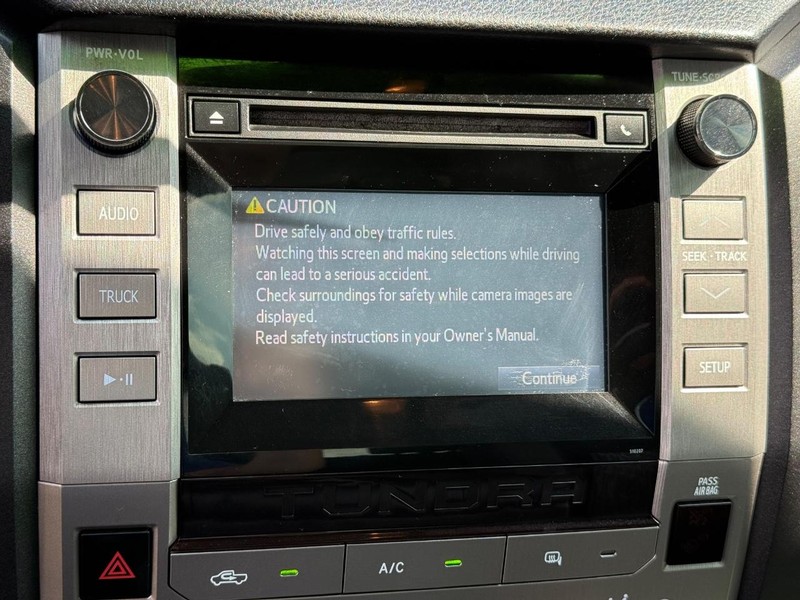 Toyota Tundra 4WD Vehicle Image 15