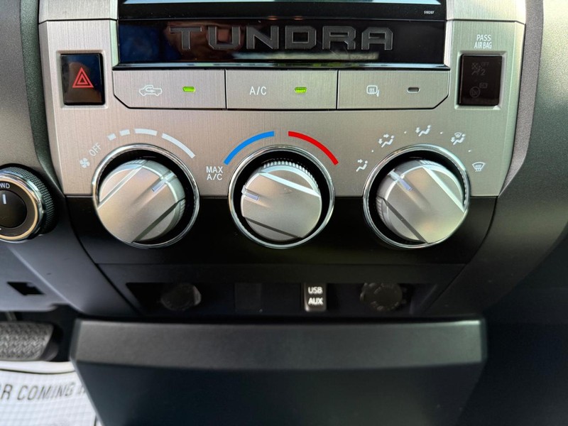 Toyota Tundra 4WD Vehicle Image 17