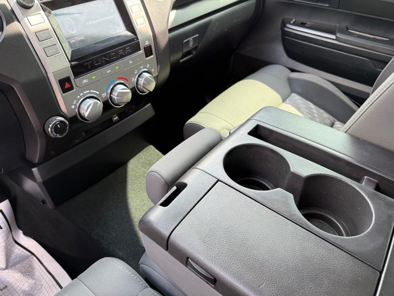 Toyota Tundra 4WD Vehicle Image 18