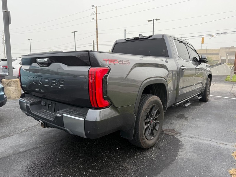 Toyota Tundra 4WD Vehicle Image 02