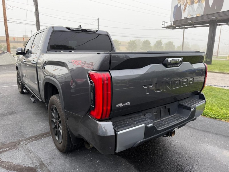 Toyota Tundra 4WD Vehicle Image 03