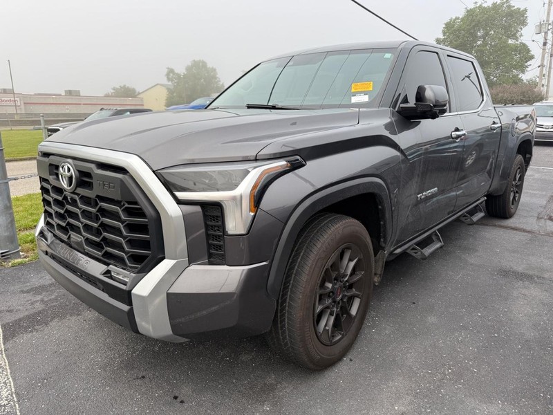 Toyota Tundra 4WD Vehicle Image 04