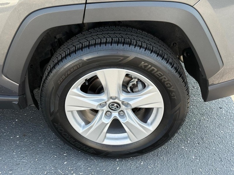 Toyota RAV4 Vehicle Image 06