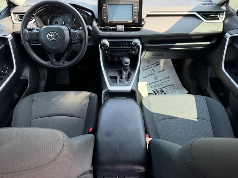 Toyota RAV4 Vehicle Image 11