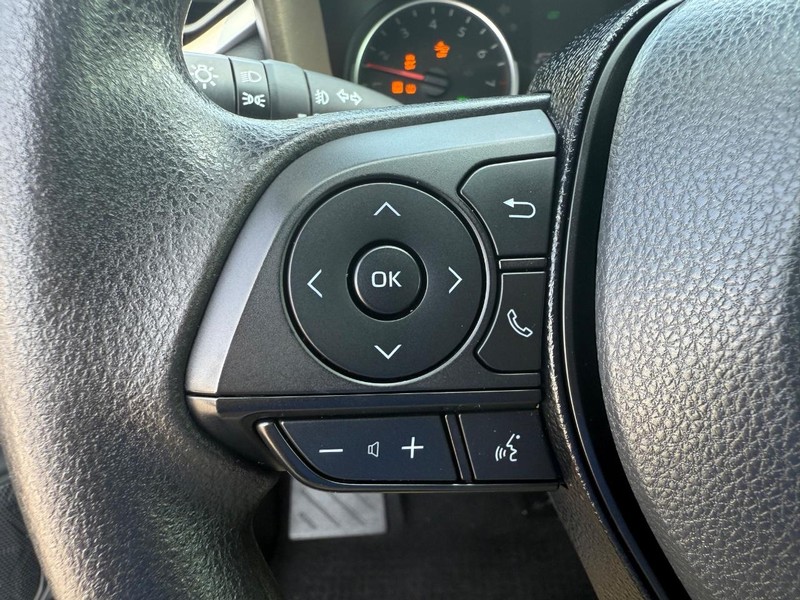 Toyota RAV4 Vehicle Image 13