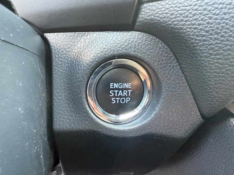 Toyota RAV4 Vehicle Image 15