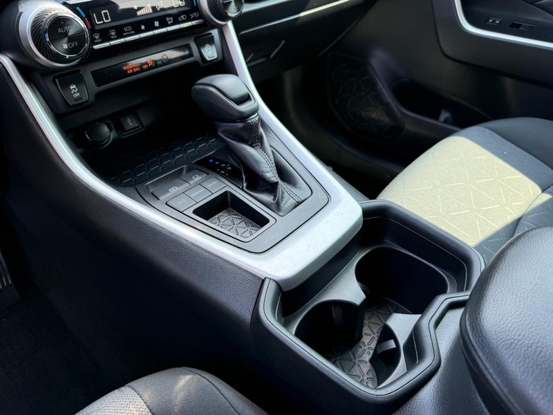 Toyota RAV4 Vehicle Image 19