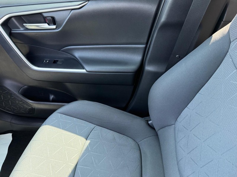 Toyota RAV4 Vehicle Image 20