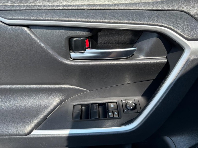 Toyota RAV4 Vehicle Image 23