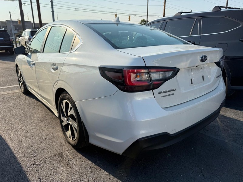 Subaru Legacy Vehicle Image 03