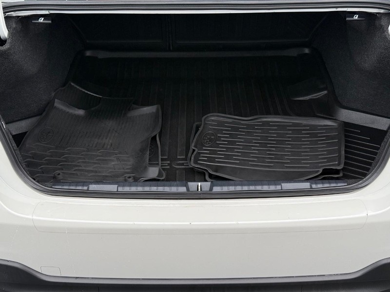 Subaru Legacy Vehicle Image 07