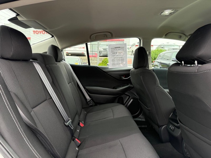 Subaru Legacy Vehicle Image 10