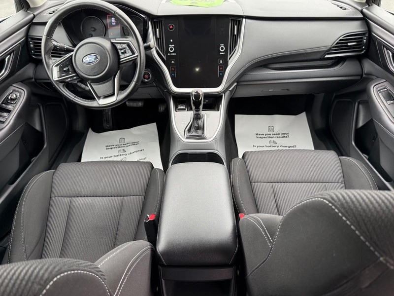 Subaru Legacy Vehicle Image 11