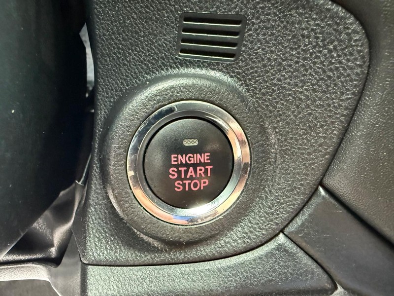 Subaru Legacy Vehicle Image 15
