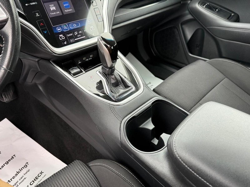 Subaru Legacy Vehicle Image 18