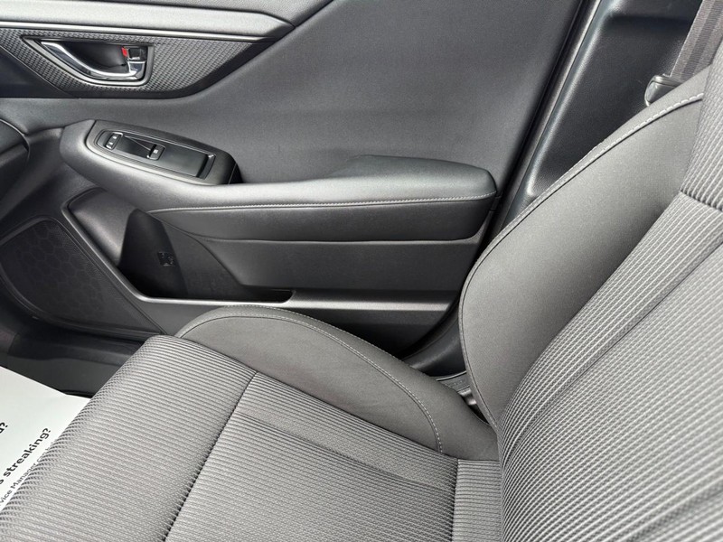 Subaru Legacy Vehicle Image 19