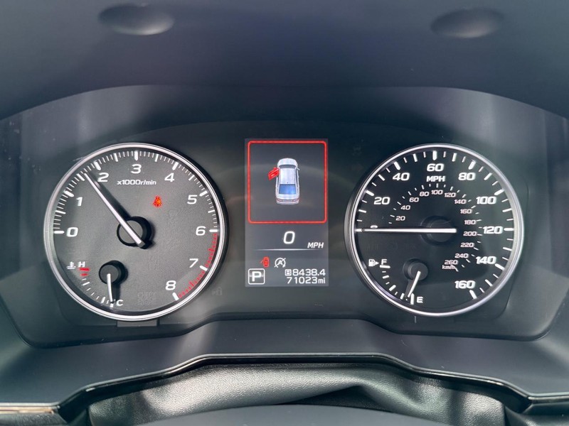Subaru Legacy Vehicle Image 20