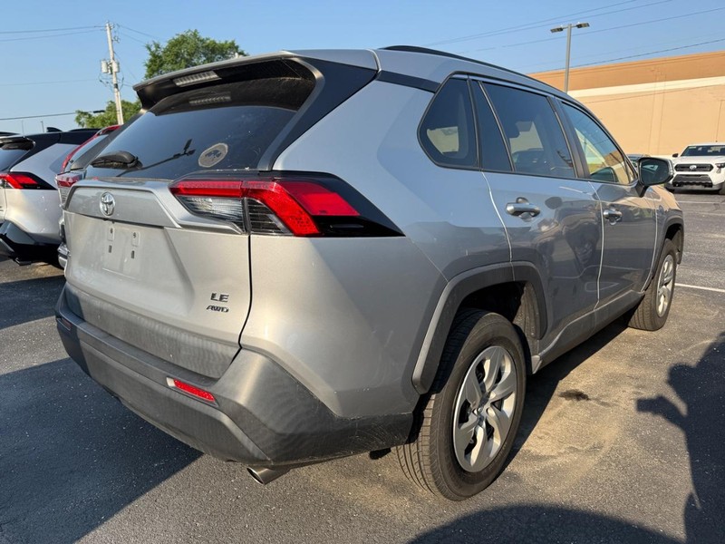 Toyota RAV4 Vehicle Image 02