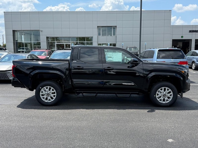 Toyota Tacoma 4WD Vehicle Image 02