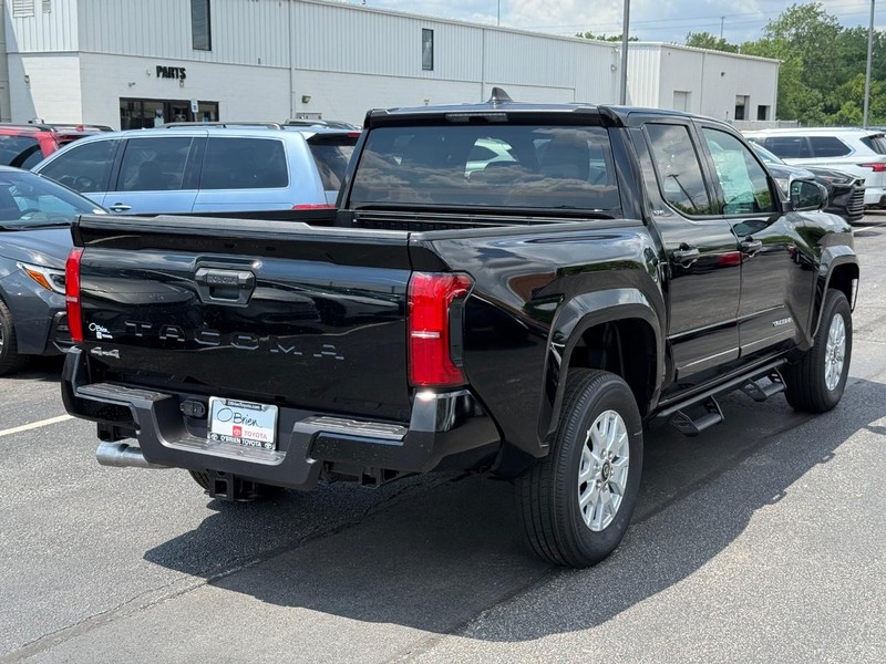 Toyota Tacoma 4WD Vehicle Image 03