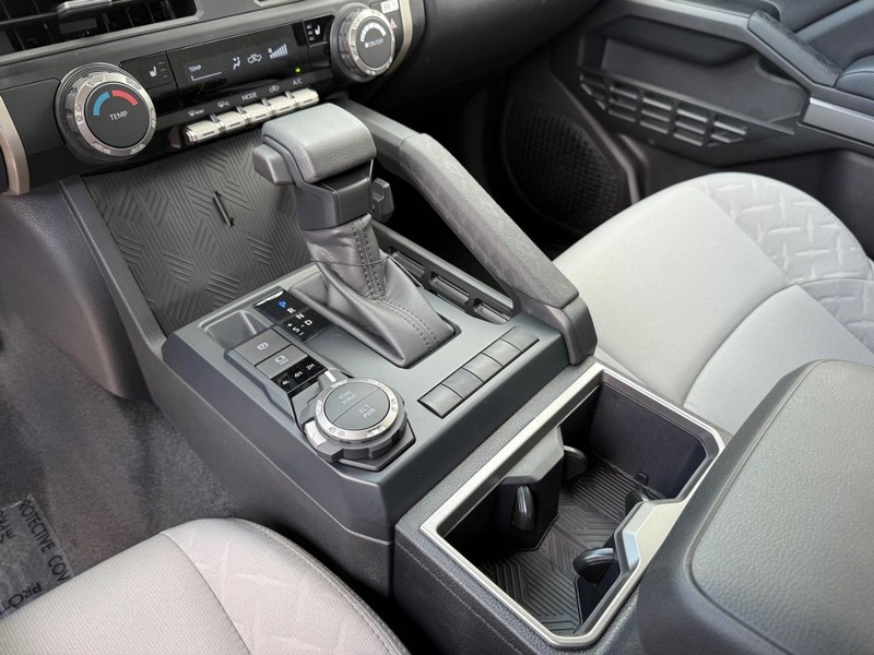Toyota Tacoma 4WD Vehicle Image 14