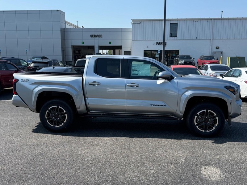 Toyota Tacoma 4WD Vehicle Image 02