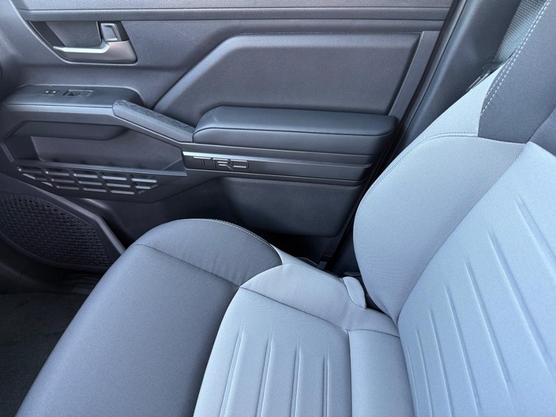 Toyota Tacoma 4WD Vehicle Image 15