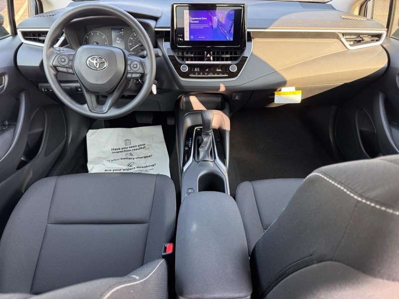 Toyota Corolla Hybrid Vehicle Image 06