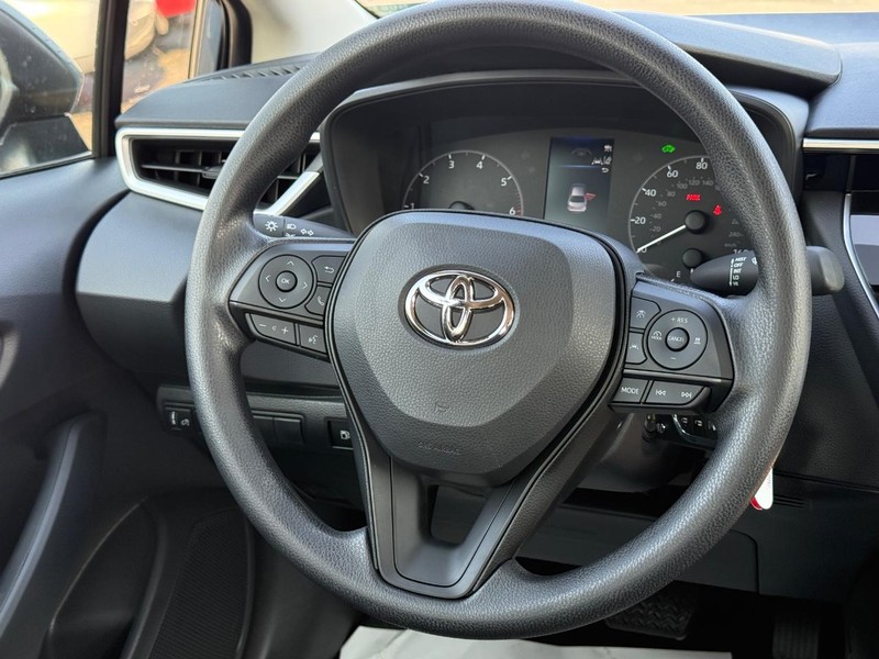 Toyota Corolla Hybrid Vehicle Image 07